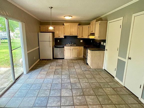 5th image of 103 Park Dr