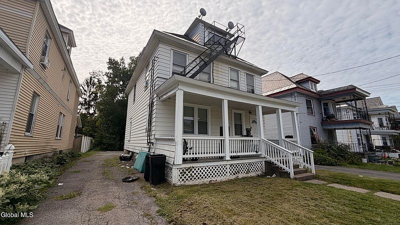 2nd image of 1562 Rugby Road