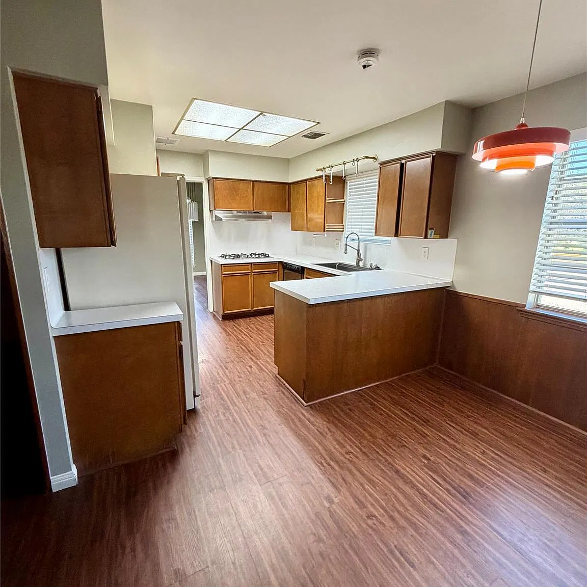 3 bed, 2.0 bath, 1756 sqft, $1,900 — Photo 4