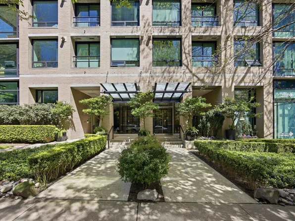 1003 Burnaby St #706, Vancouver, BC V6E 4R7