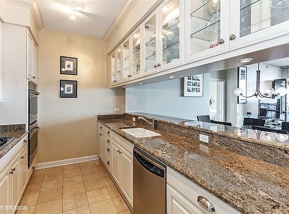 3rd image of 1211 S Prairie Ave APT 1702