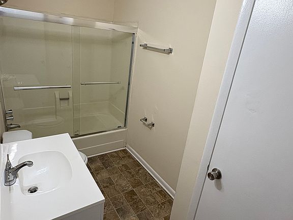5th image of 1733 McGregor Ct #D