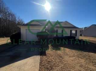 Modern Updates! 4 Bed/2 bath Single Family Home!, Greenville, SC 29611