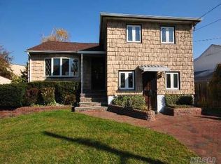 13 Soloff Blvd, Inwood, NY 11096