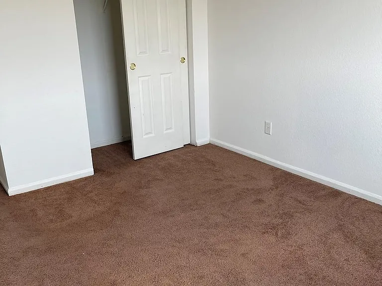 983 Canary Ct — Photo 25