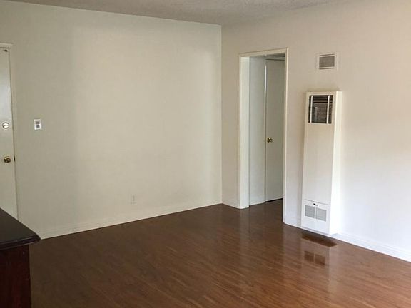 3rd image of 319 N Maryland Ave APT 1