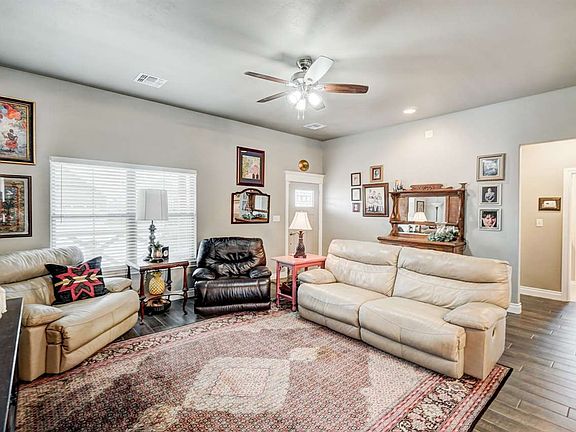 4th image of 3602 NE Cypress Ln