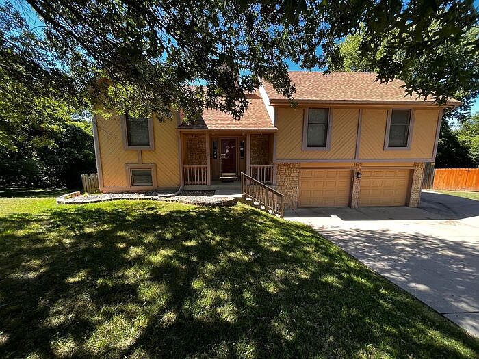 1st image of 12 Atchison Ct