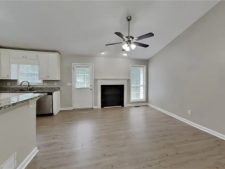 5333 Highpoint Rd — Photo 2