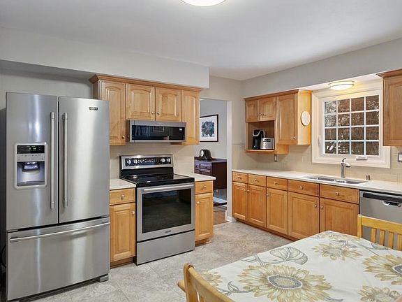 5th image of W52N841 Castle Ct