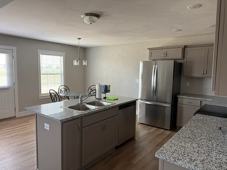 3860 W Riley St — Photo 3