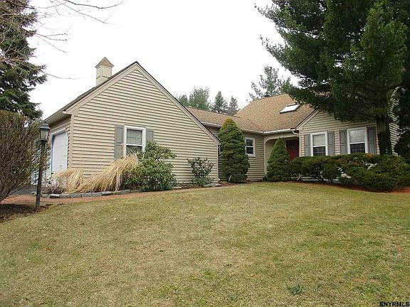 2nd image of 34 Saint Agnes Ln