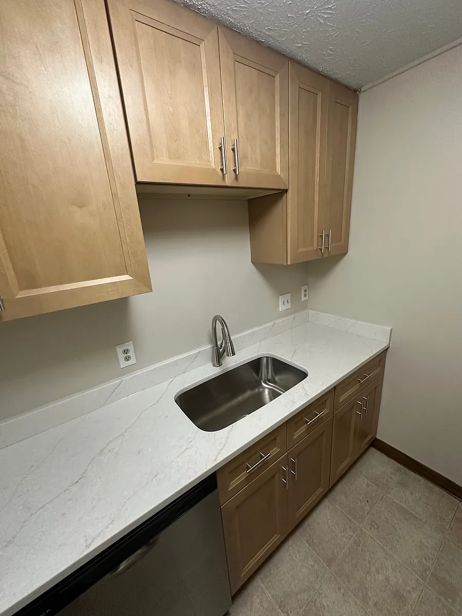 Building Photo - 1000 Valley View Ln #I