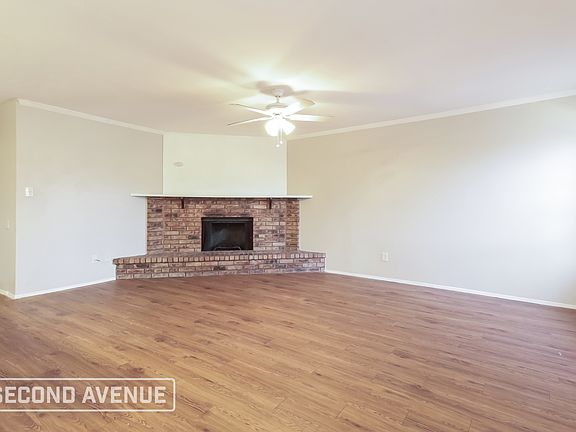 3rd image of 416 Woodcrest Way