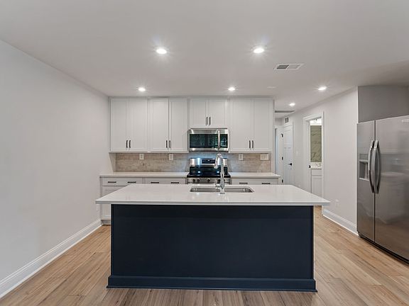 5th image of 2230 Leeham St #B
