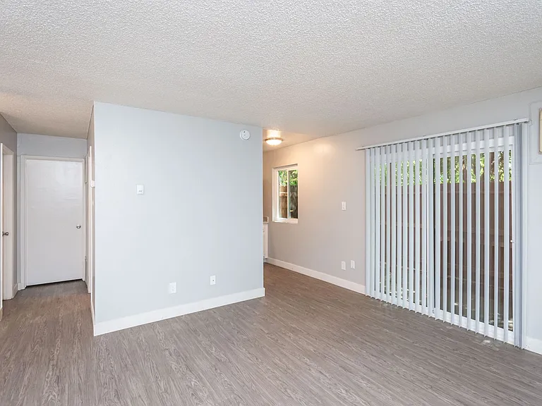 Tuscana Court Apartments — Photo 36
