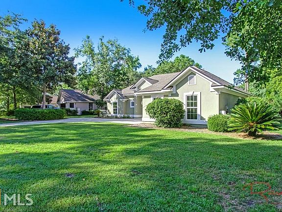 3rd image of 233 Cardinal Cir W