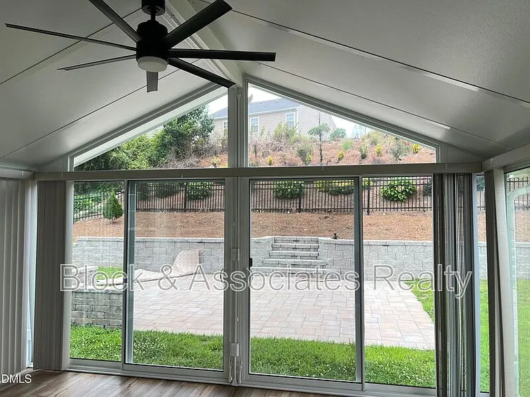 5013 Marathon Ln — Photo 38