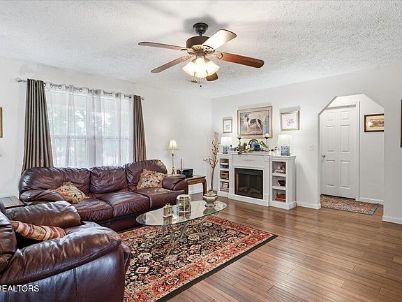 4th image of 2953 Oak Top Ct