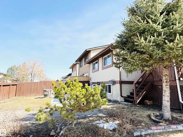 15 Pinecliff Close NE, Calgary, AB T1Y 4N3