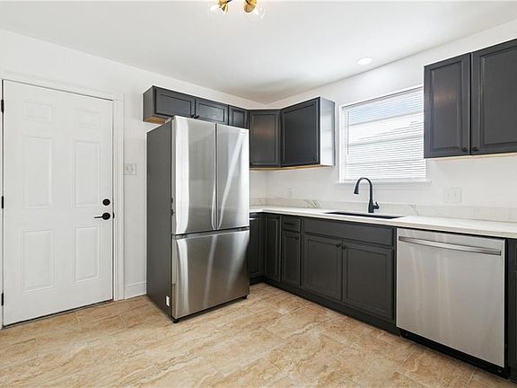 3rd image of 4417 Duplessis St
