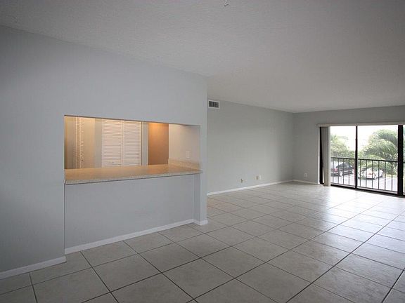 4th image of 624 Sea Pine Way APT B2