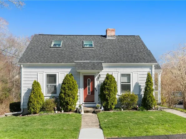 35 Sunset Ave, West Warwick, RI 02893