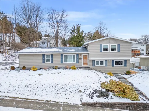 614 Verna Dr, Endicott, NY 13760