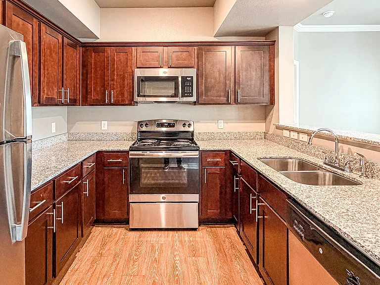 Willow Creek Apartments — Photo 7