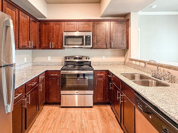 100 Damon Allen Way #7207