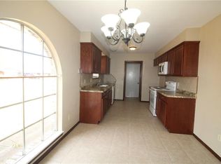 302 Vickie Dr, Yukon, OK 73099