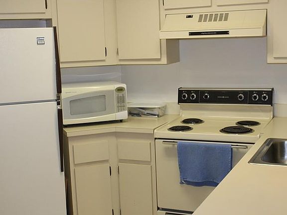2nd image of 3842 Southpointe Dr #U-201