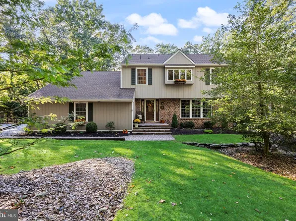 16 Corsham Dr, Medford, NJ 08055