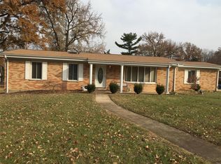 1262 Kiowa Dr, Saint Louis, MO 63132