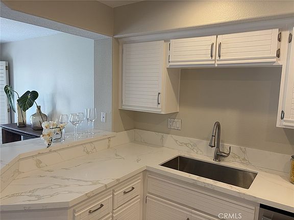 3rd image of 8012 E Snowberry Ln