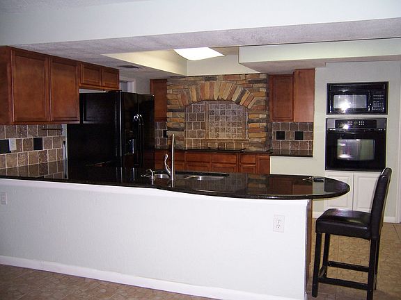 4th image of 225 Ash Ln