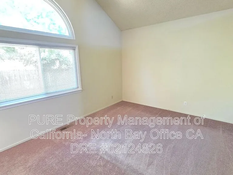 1310 Megan Pl — Photo 5