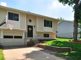 221 Sante Fe Trl, Lincoln, NE 68521