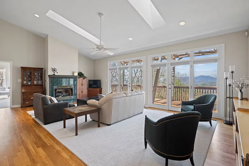 508 Kings Rdg — Photo 2
