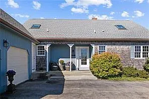 4 bed, 2.5 bath, 2478 sqft, $4,900 — Photo 2