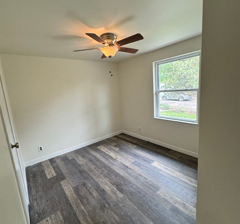 2nd bedroom with shared bathroom with 3rd bedroom