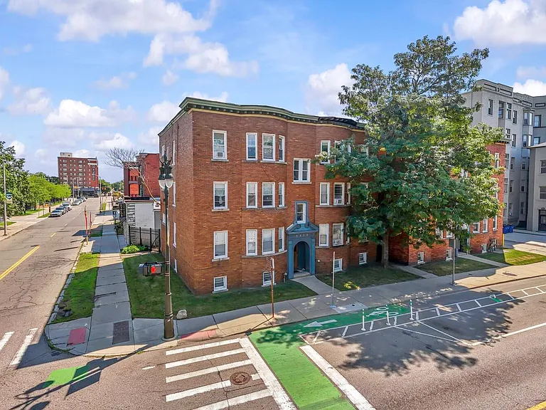 The Sherman Apartments — Photo 12