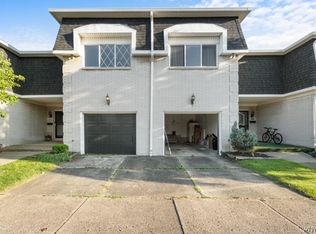 92 Harrogate Sq, Buffalo, NY 14221