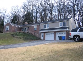 4064 Wilshire Dr, York, PA 17402