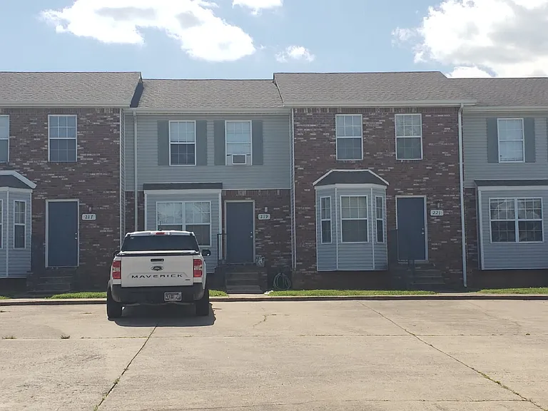 219 Tree Line Dr — Photo 1