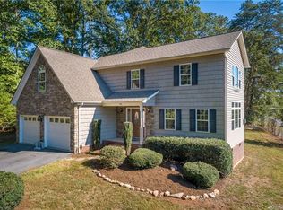 1305 Sweetbriar Ln, Hickory, NC 28602