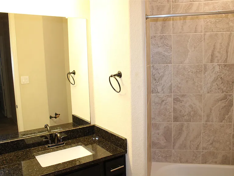 21911 Avalon Queen Dr — Photo 13
