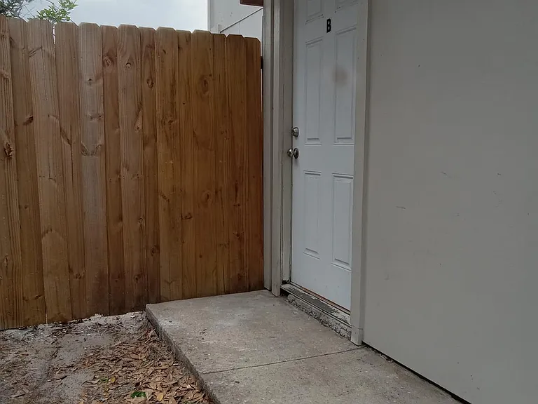 3211 SW 26th Ter #B — Photo 8