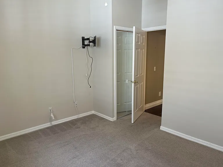628 NW Venetto Ct — Photo 15