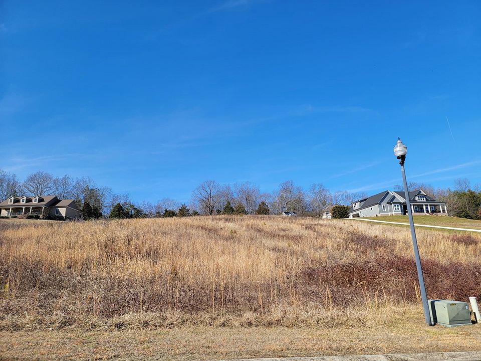 2nd image of 22 NE Rochelle Cir